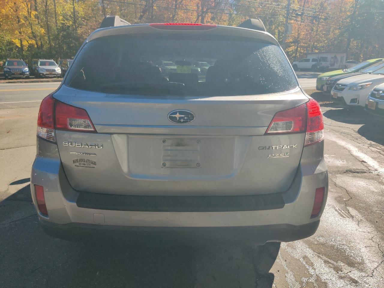 Subaru Outback 2.5i Premium 2011