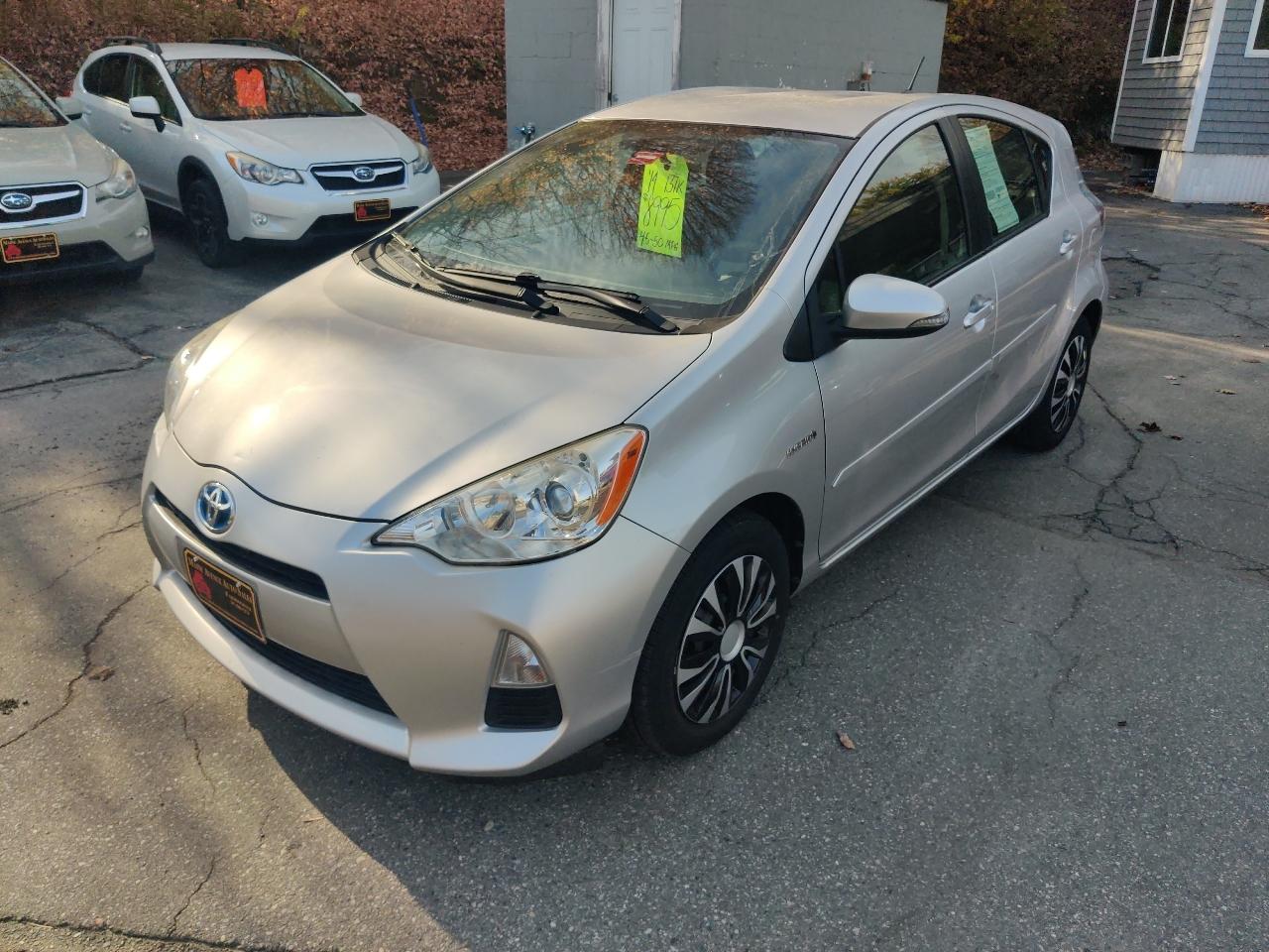 Toyota Prius c Four 2014
