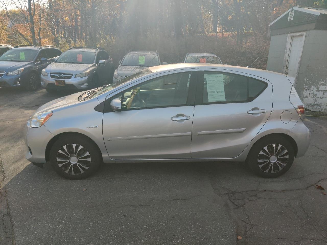 Toyota Prius c Four 2014