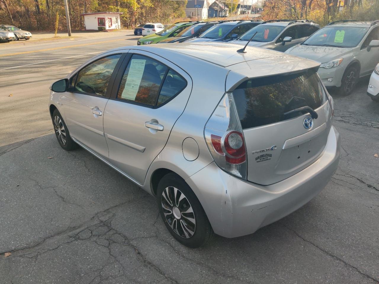 Toyota Prius c Four 2014
