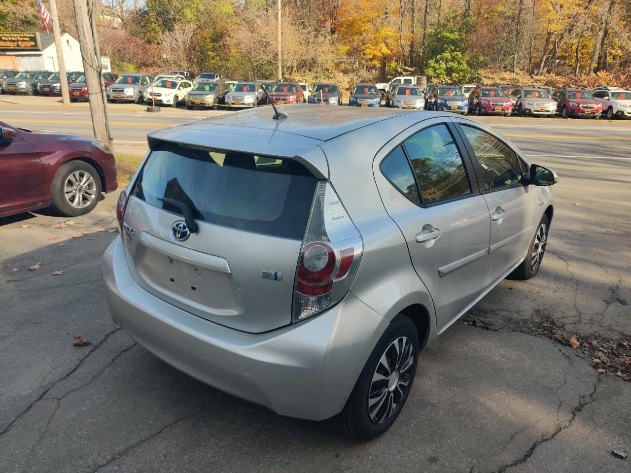 Toyota Prius c Four 2014