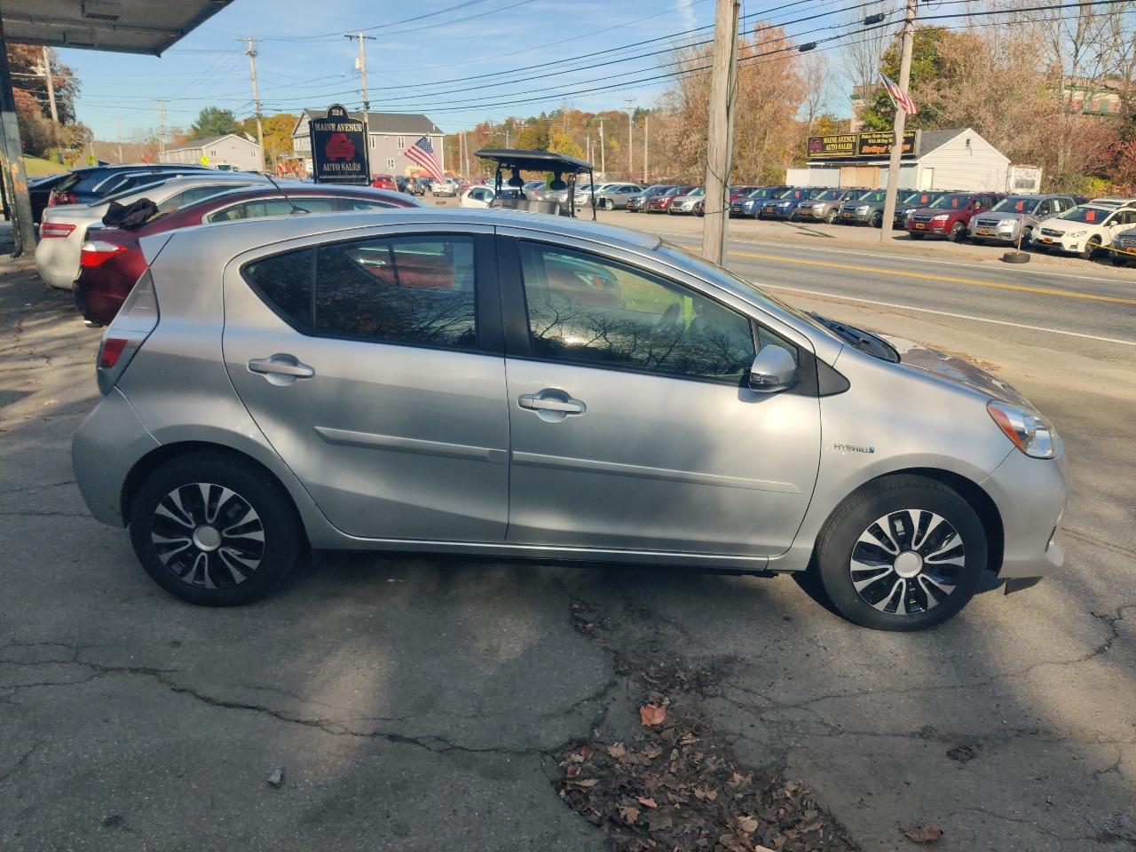 Toyota Prius c Four 2014