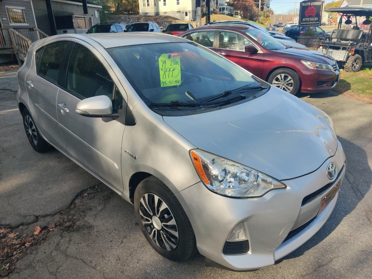 Toyota Prius c Four 2014
