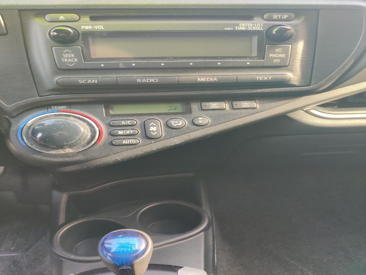 Toyota Prius c Four 2014