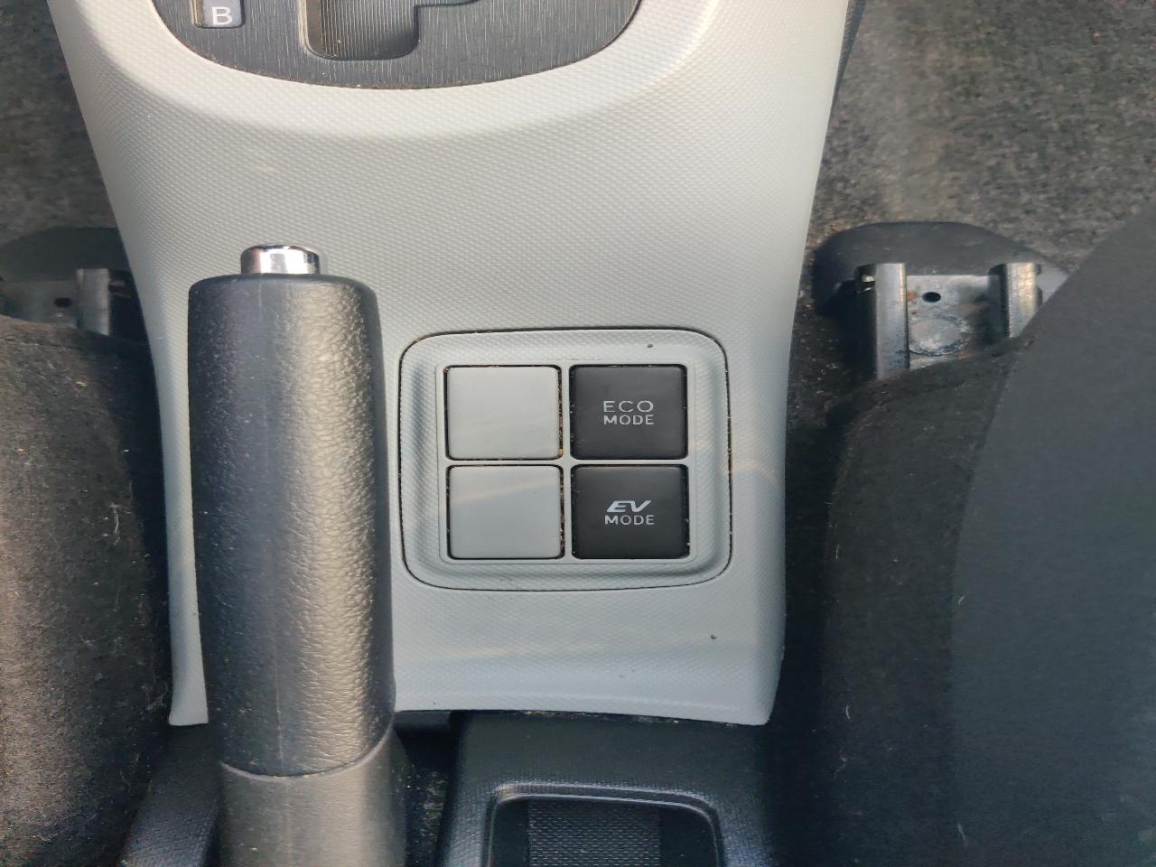 Toyota Prius c Four 2014