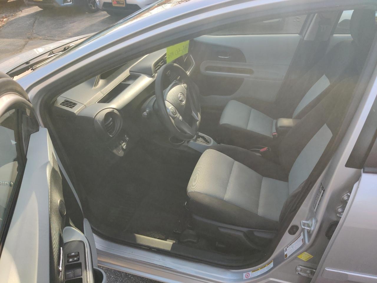 Toyota Prius c Four 2014