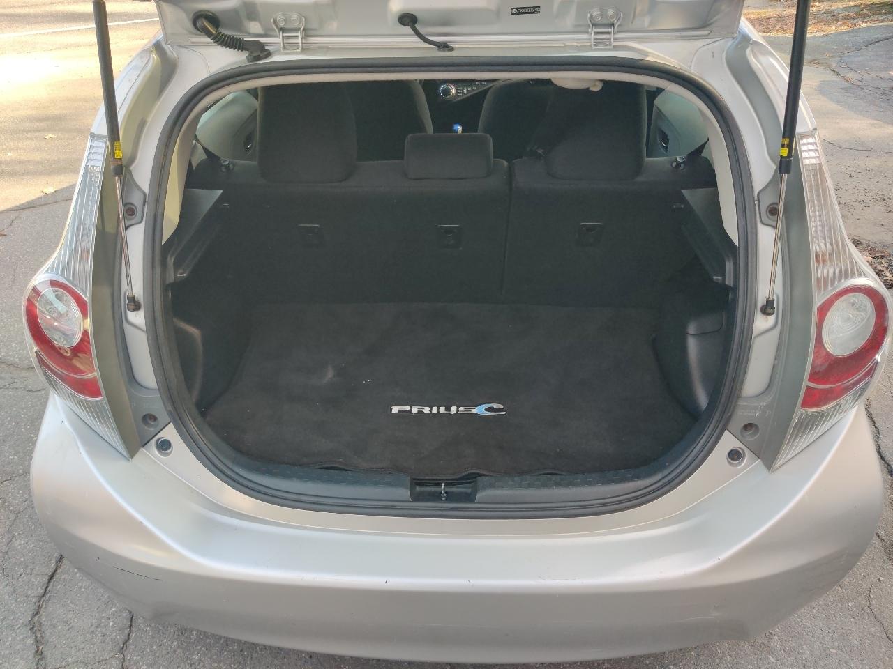 Toyota Prius c Four 2014
