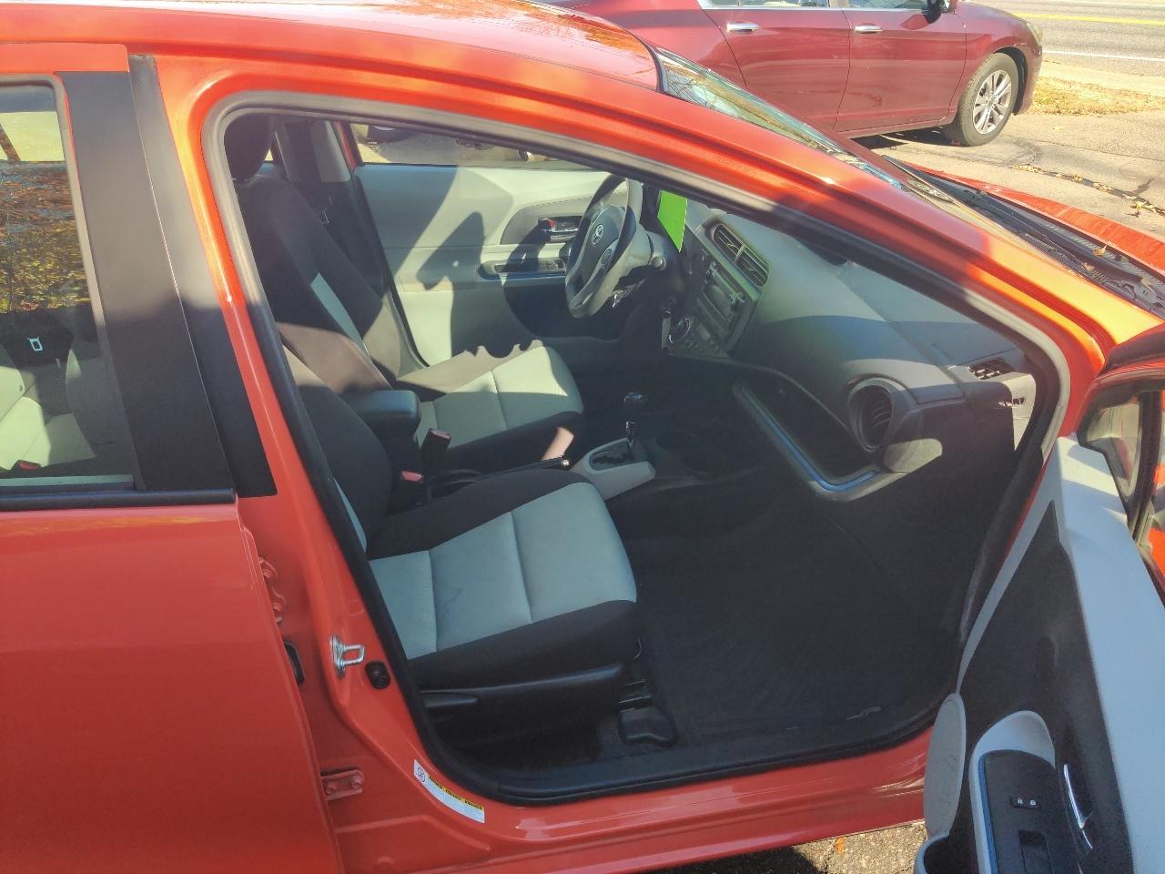Toyota Prius c One 2013