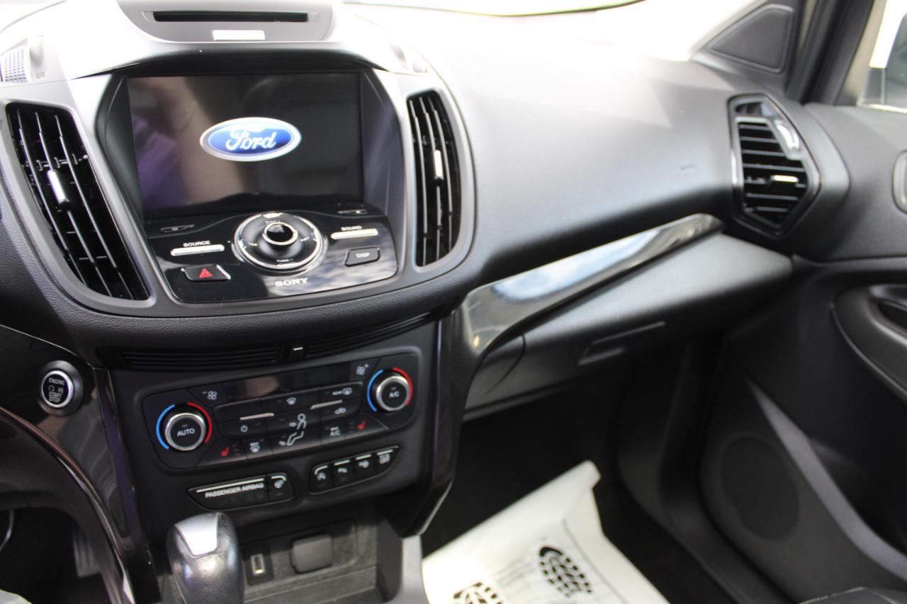 Ford Escape Titanium 4WD 2017