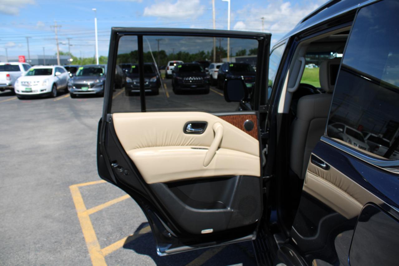 Nissan Armada Platinum AWD 2017