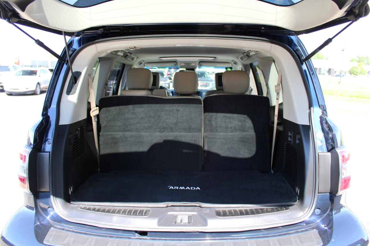 Nissan Armada Platinum AWD 2017