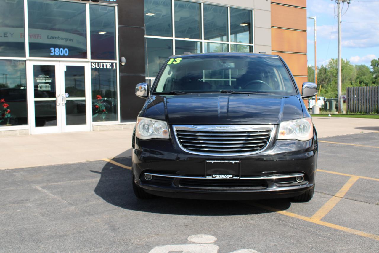 Chrysler Town & Country Touring-L 2013