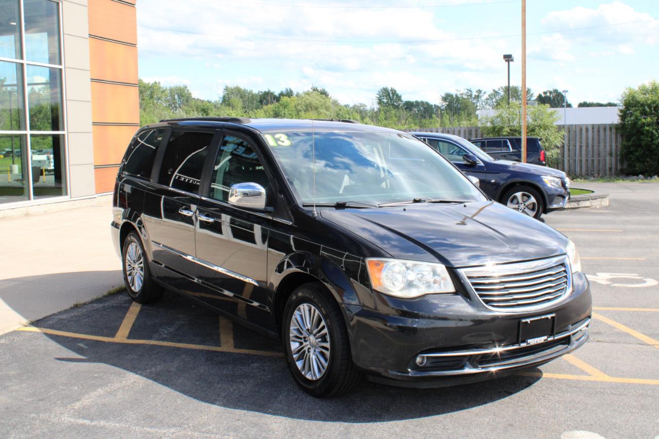 Chrysler Town & Country Touring-L 2013