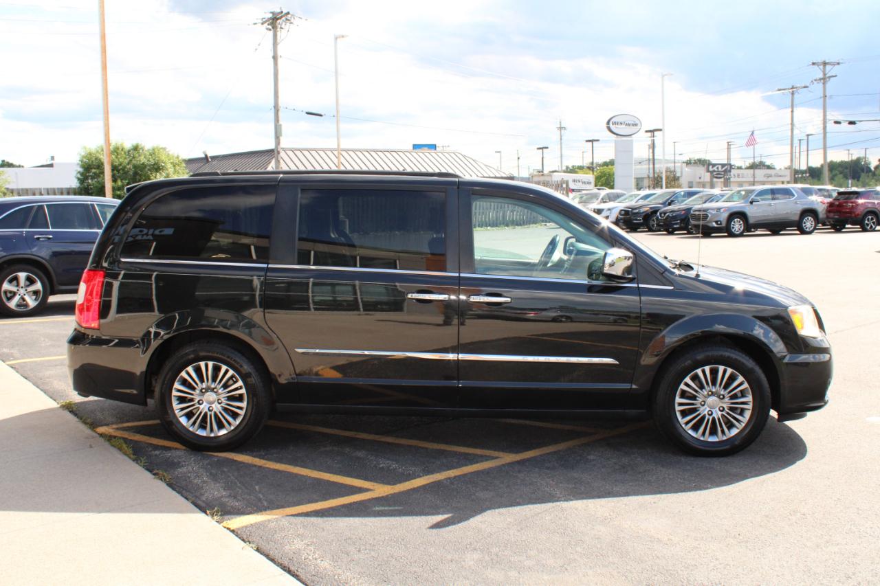 Chrysler Town & Country Touring-L 2013