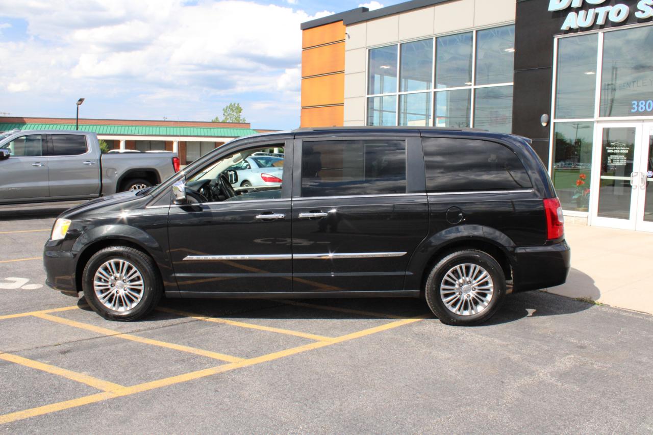 Chrysler Town & Country Touring-L 2013