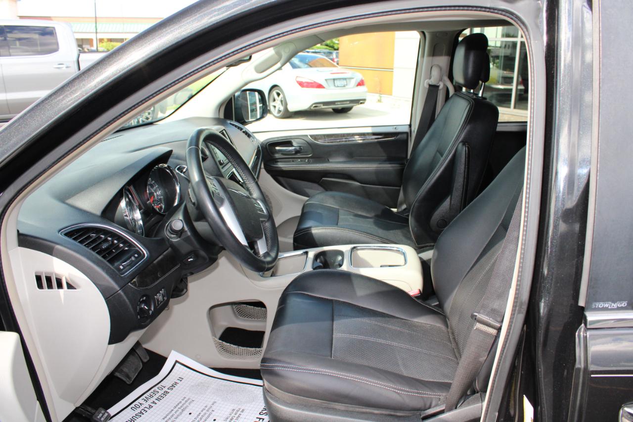 Chrysler Town & Country Touring-L 2013
