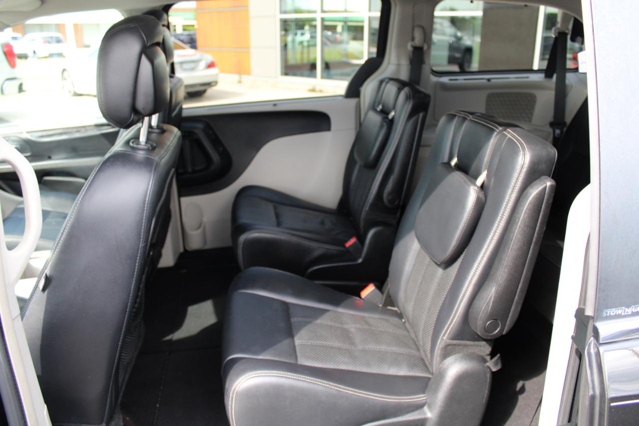 Chrysler Town & Country Touring-L 2013