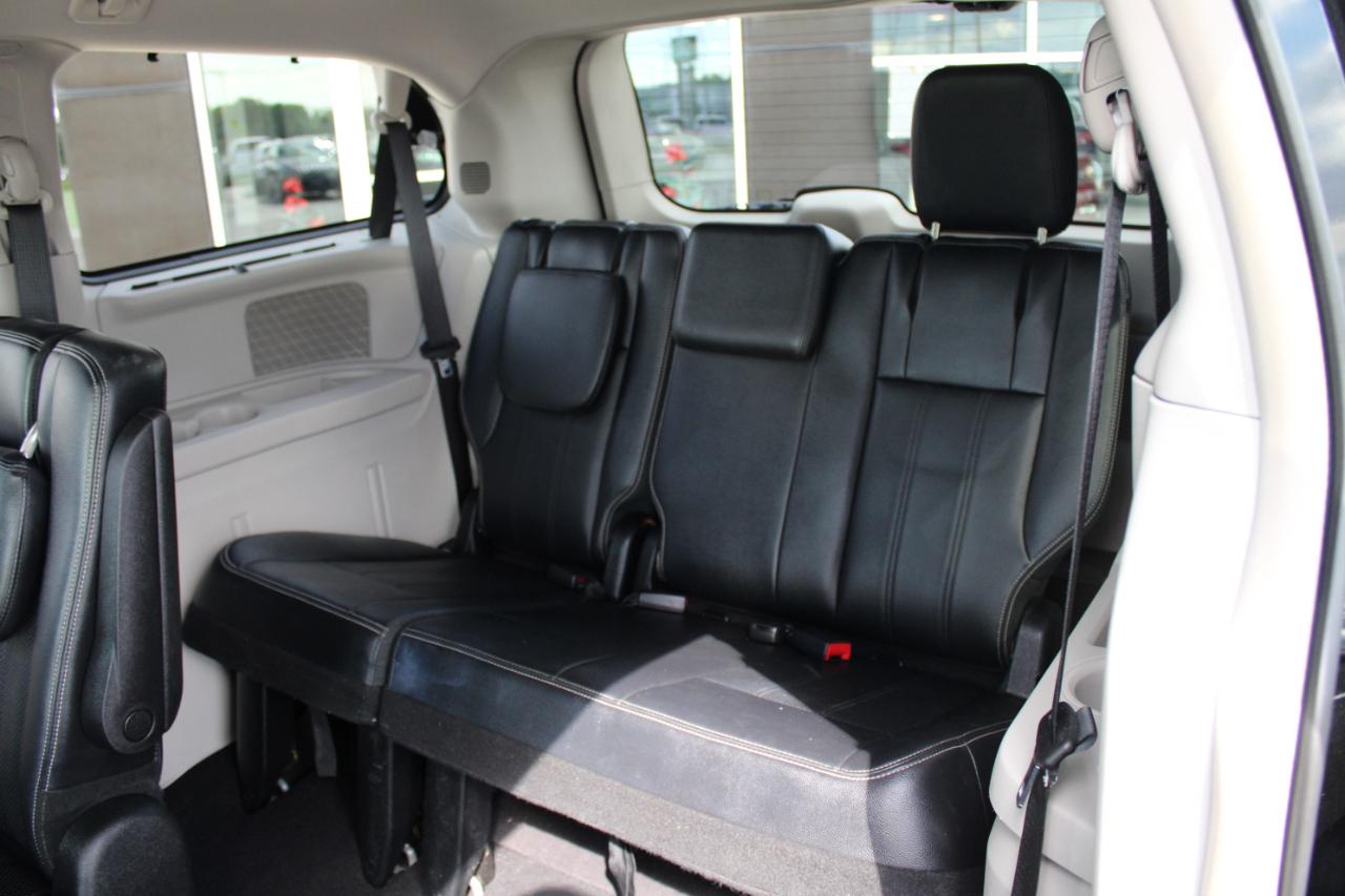 Chrysler Town & Country Touring-L 2013