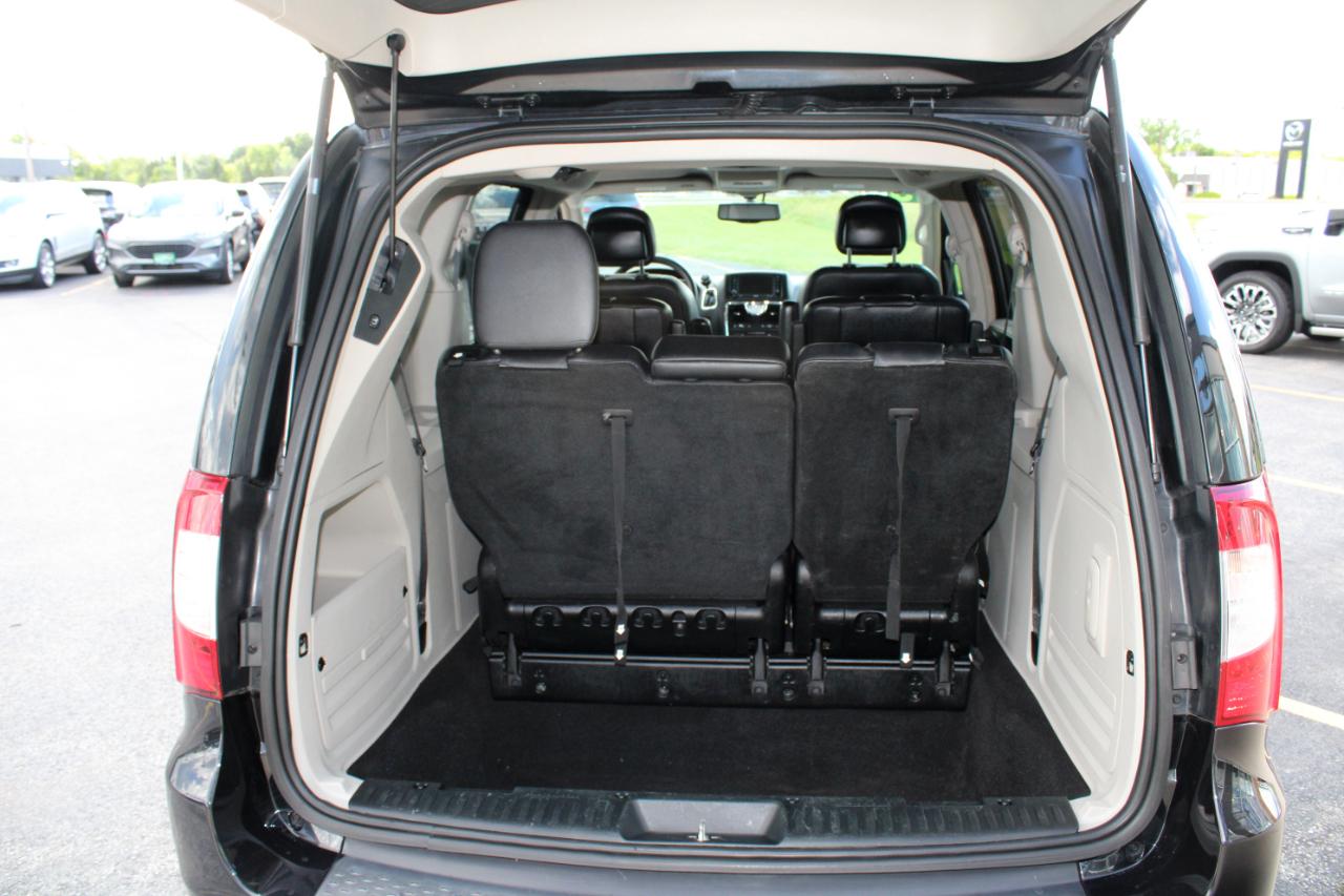 Chrysler Town & Country Touring-L 2013