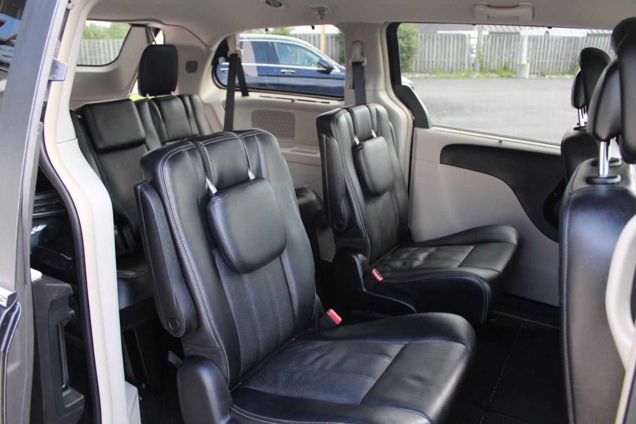 Chrysler Town & Country Touring-L 2013
