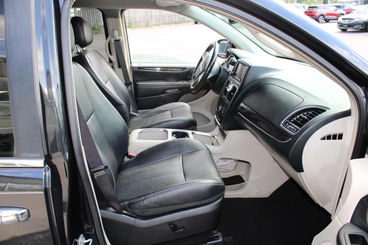 Chrysler Town & Country Touring-L 2013
