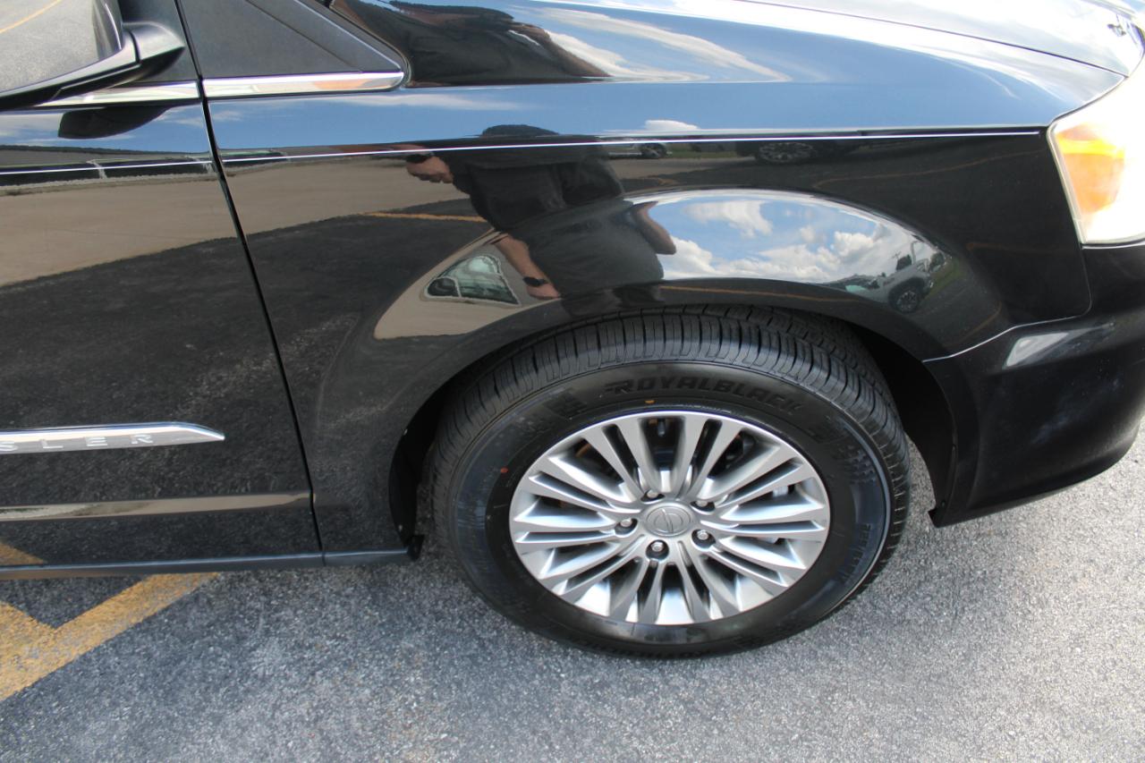 Chrysler Town & Country Touring-L 2013