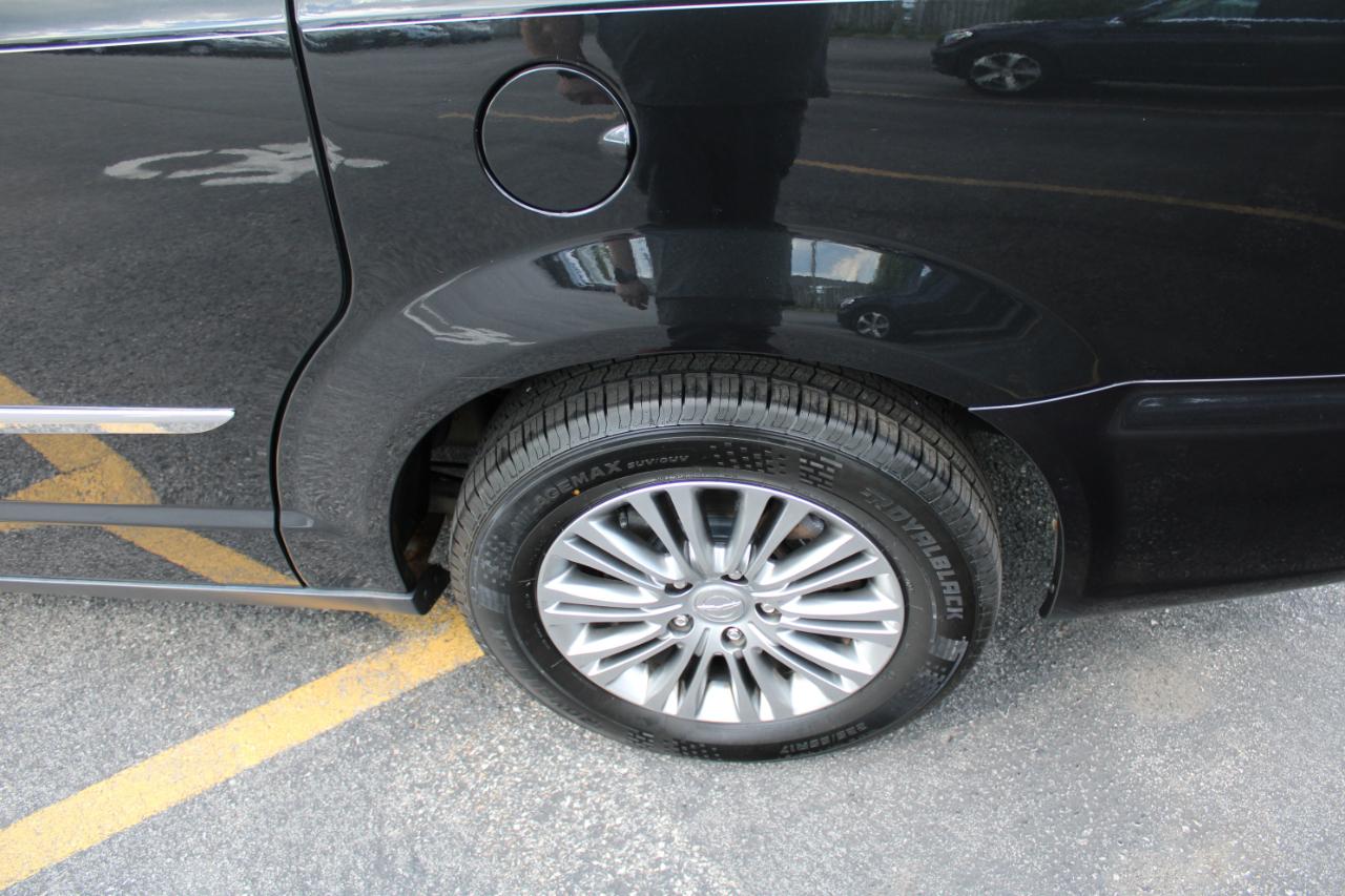 Chrysler Town & Country Touring-L 2013