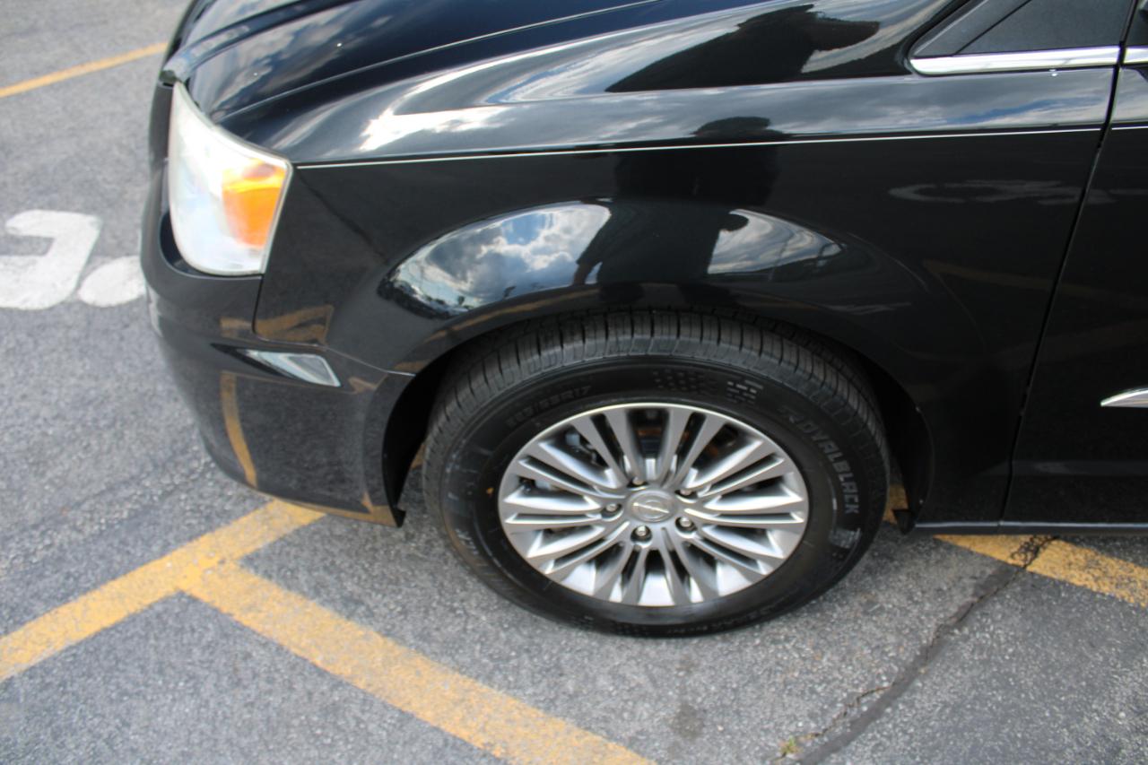 Chrysler Town & Country Touring-L 2013