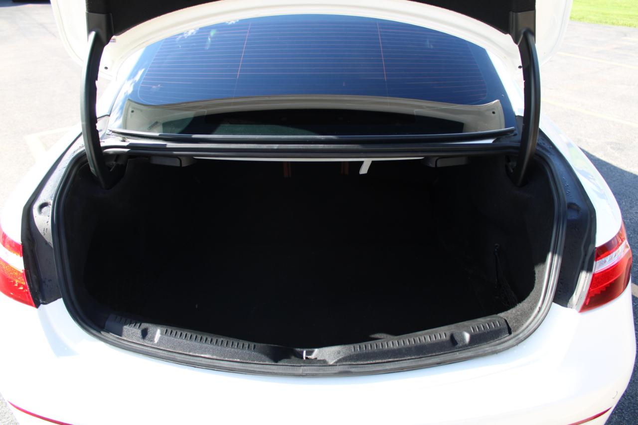 Mercedes-Benz E-Class photo 19