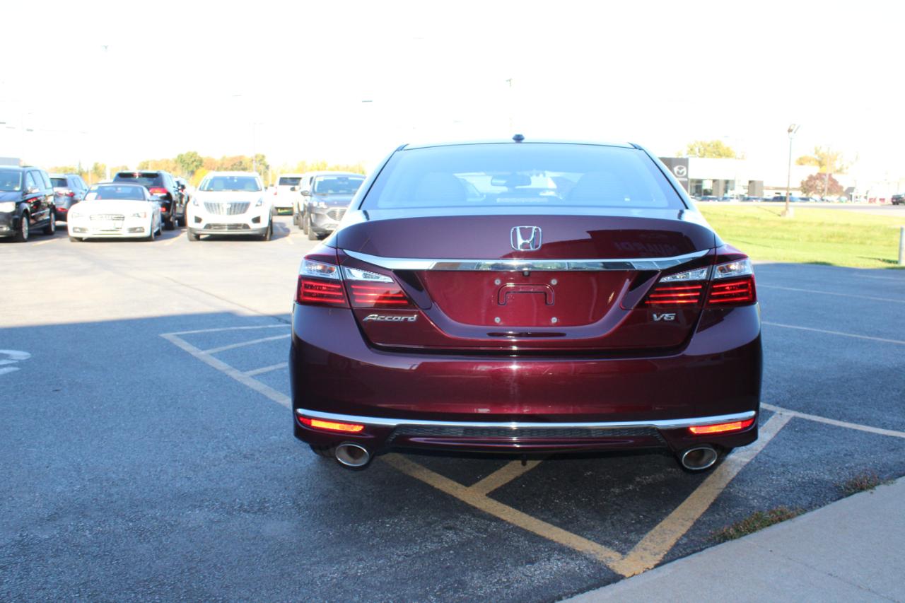 Honda Accord photo 12