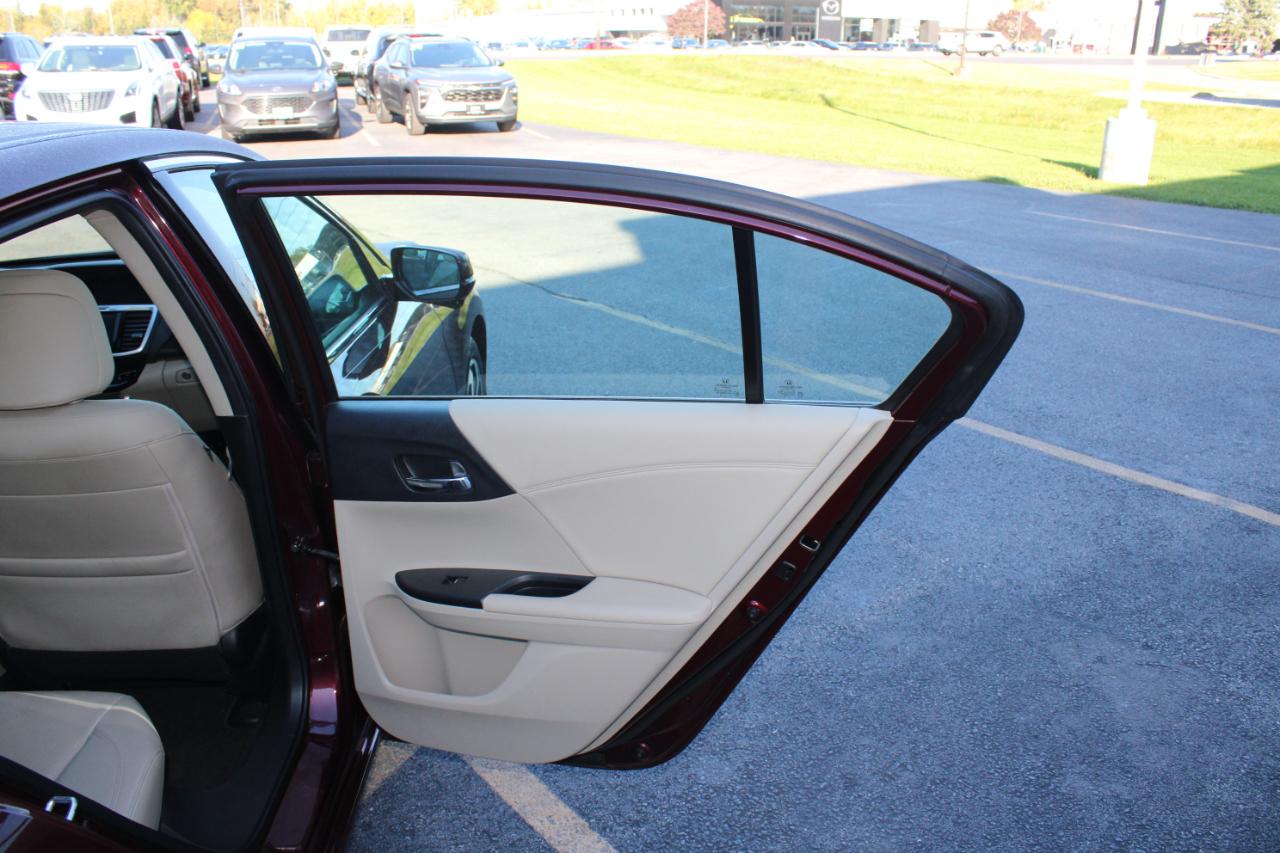 Honda Accord photo 25