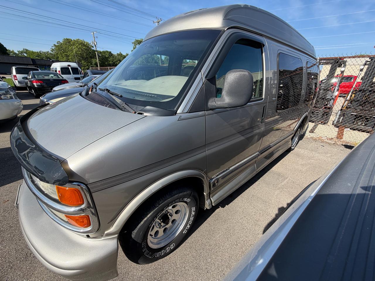 Chevrolet Express 1500 Cargo 2000