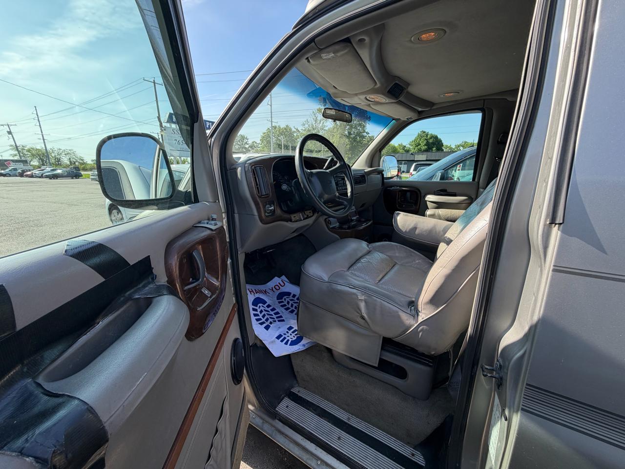 Chevrolet Express 1500 Cargo 2000