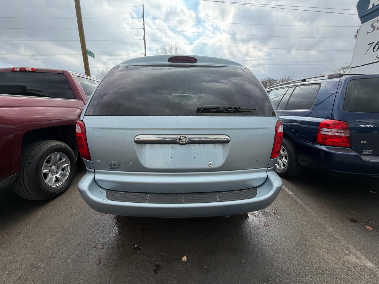 Chrysler Town & Country LX 2002