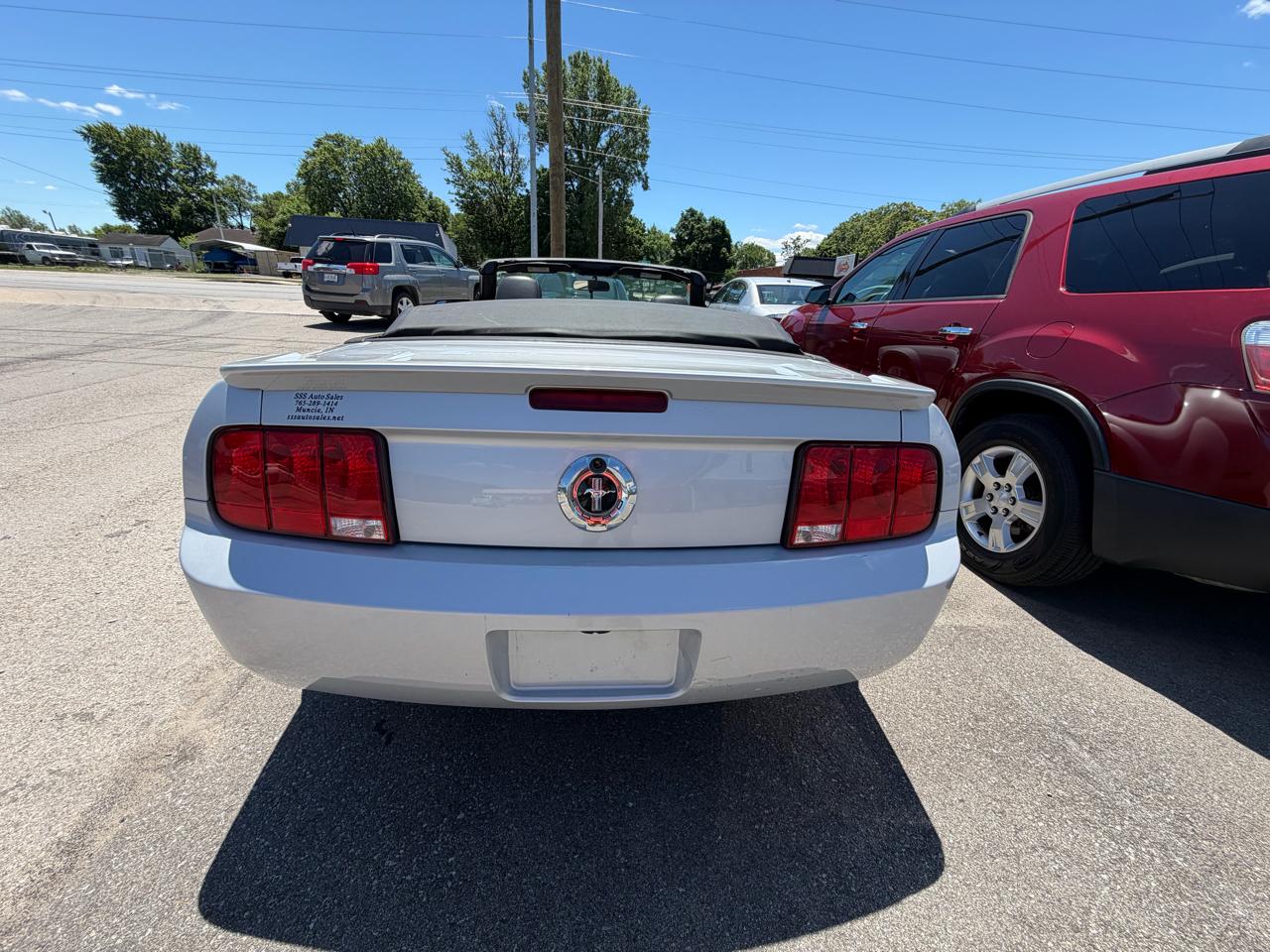 Ford Mustang V6 Deluxe Convertible 2007