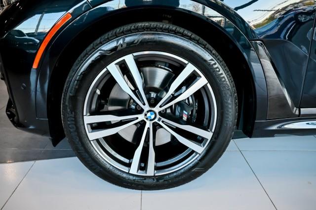 BMW X7  2021