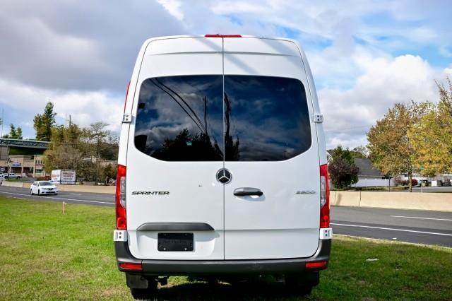Mercedes-Benz Sprinter  2025