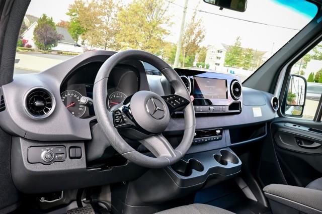 Mercedes-Benz Sprinter  2025