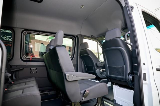 Mercedes-Benz Sprinter  2025