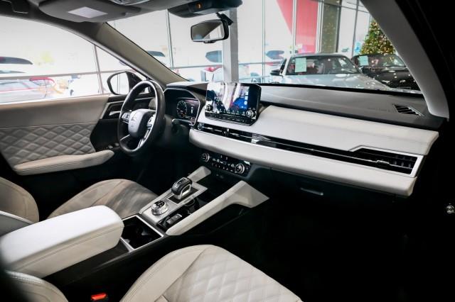 Mitsubishi Outlander  2024