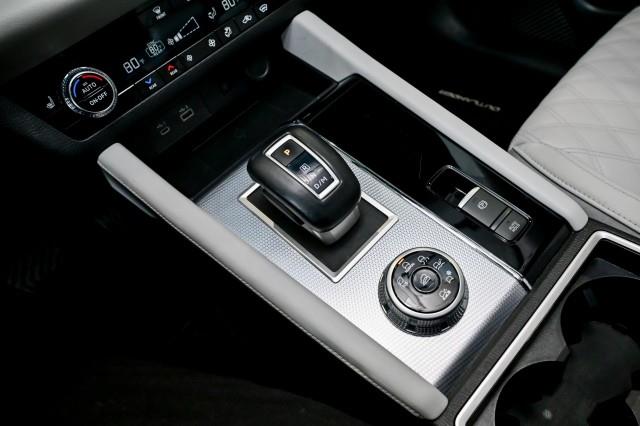 Mitsubishi Outlander  2024