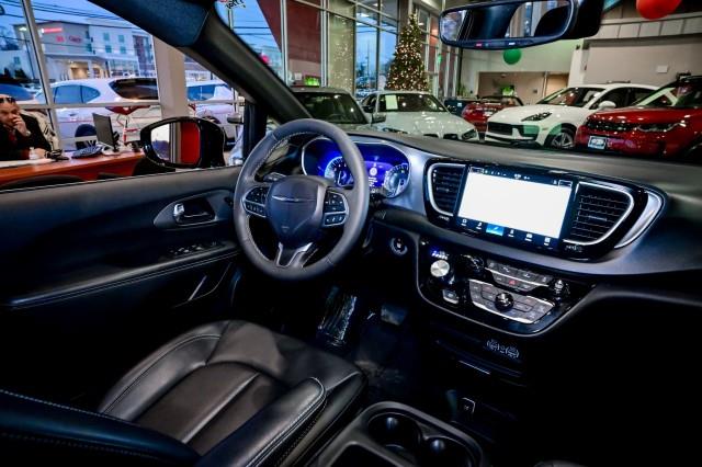 Chrysler Pacifica  2025