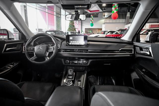 Mitsubishi Outlander  2024