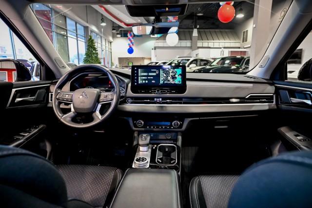 Mitsubishi Outlander  2025