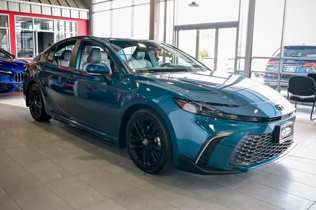 Toyota Camry Hybrid  2025