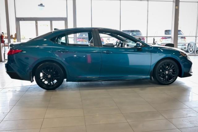 Toyota Camry Hybrid  2025