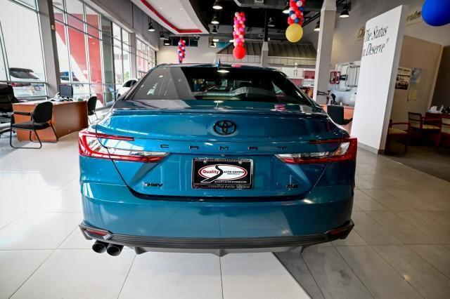 Toyota Camry Hybrid  2025