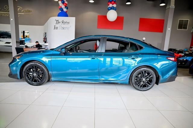 Toyota Camry Hybrid  2025