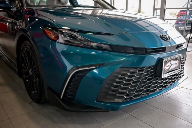 Toyota Camry Hybrid  2025