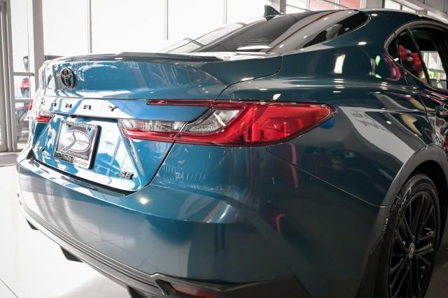 Toyota Camry Hybrid  2025